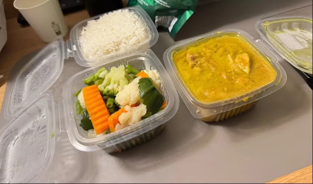 Poulet Curry Riz Nature Légumes Sautés